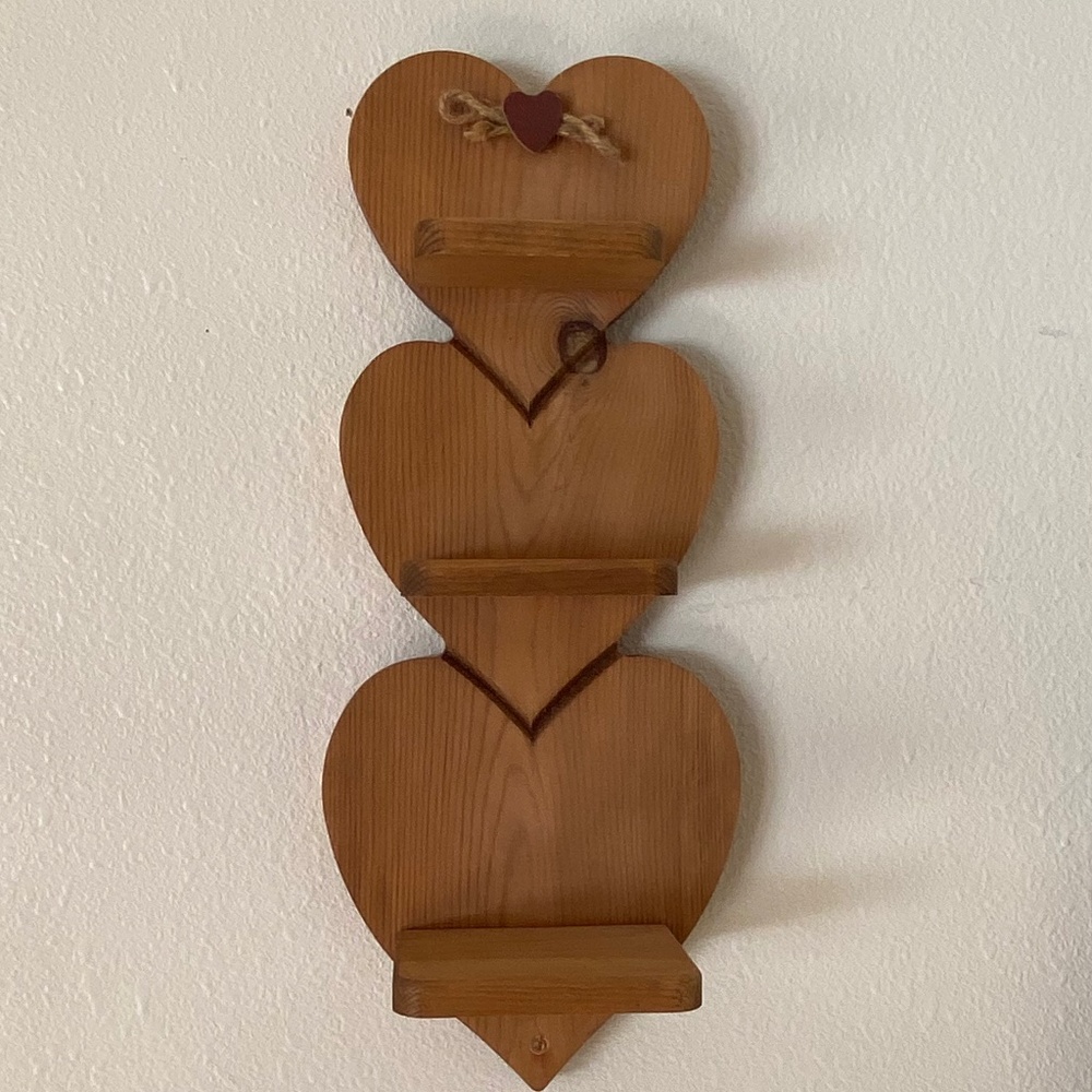 Wood hearts shelf, vertical
